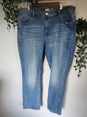 18 Petite Lee Straight Leg Jeans